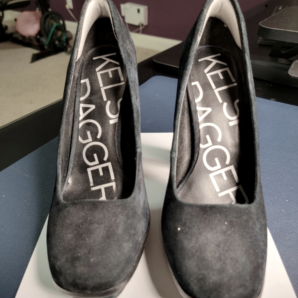 Like new Kelsi Dagger black swede platform high heels pumps, size 8